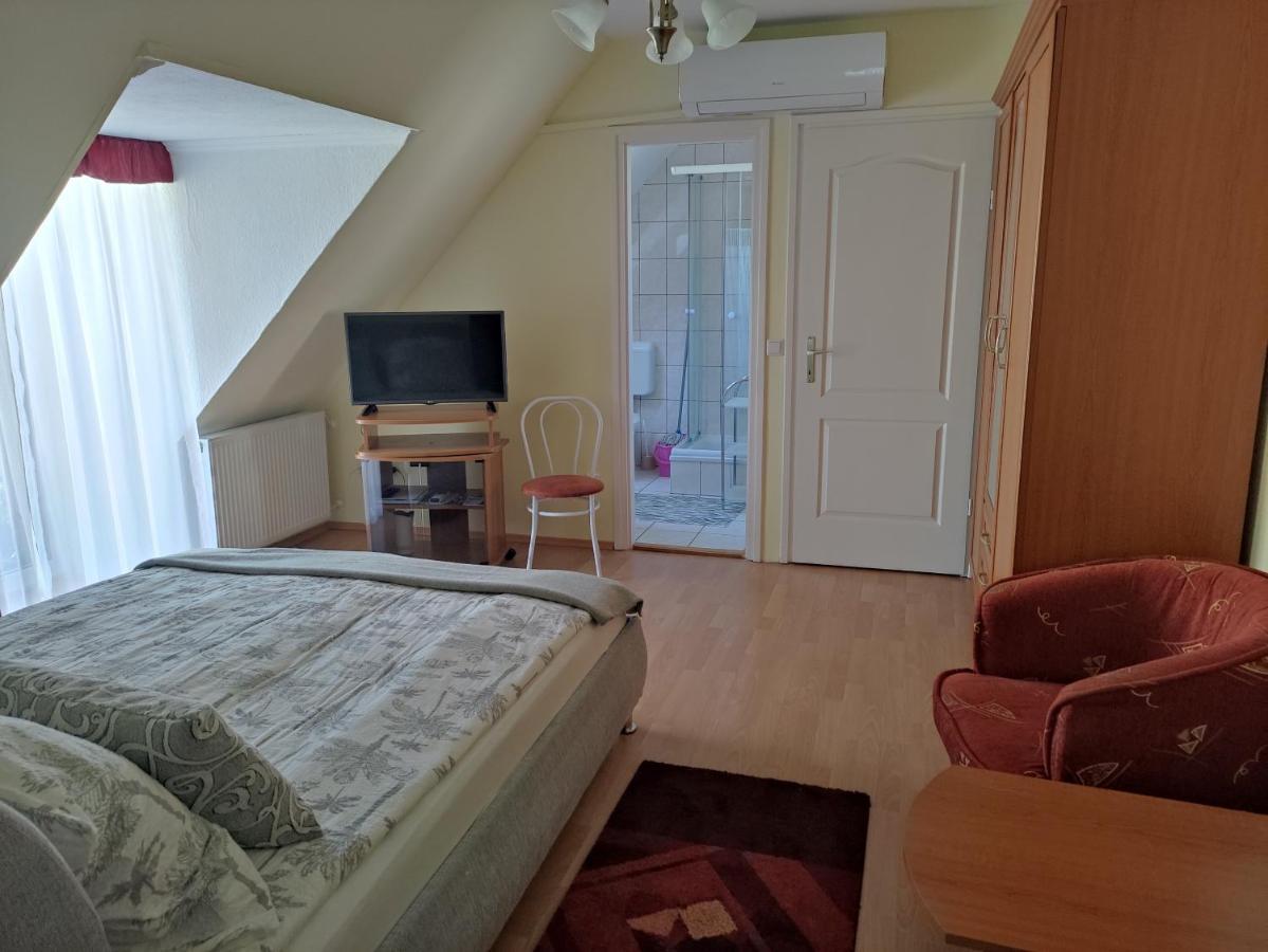 Zsanett Appartement Хевиз Экстерьер фото