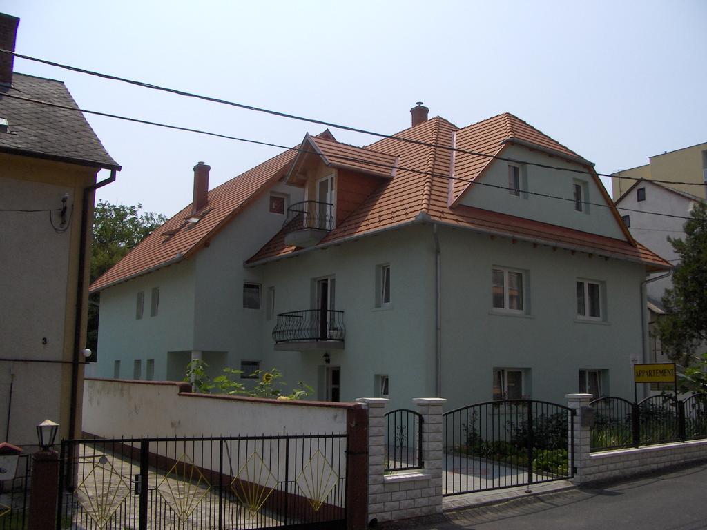 Zsanett Appartement Хевиз Экстерьер фото
